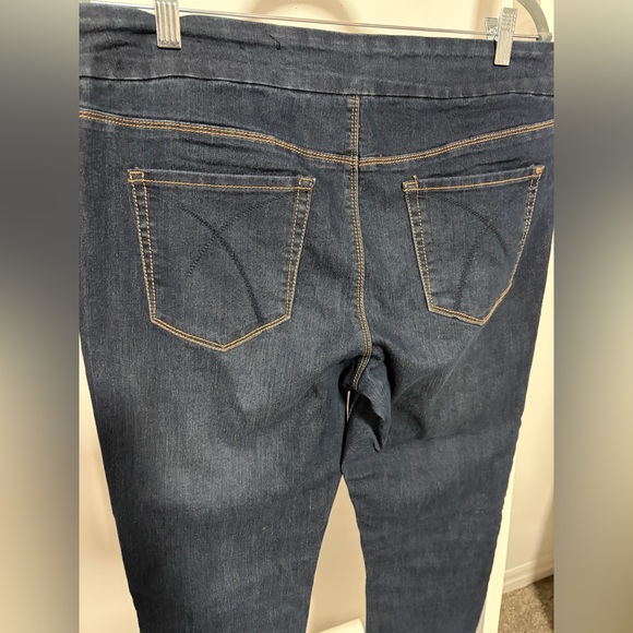 Reitmans RJeans Pull-up Jeans - Picture 5 of 5